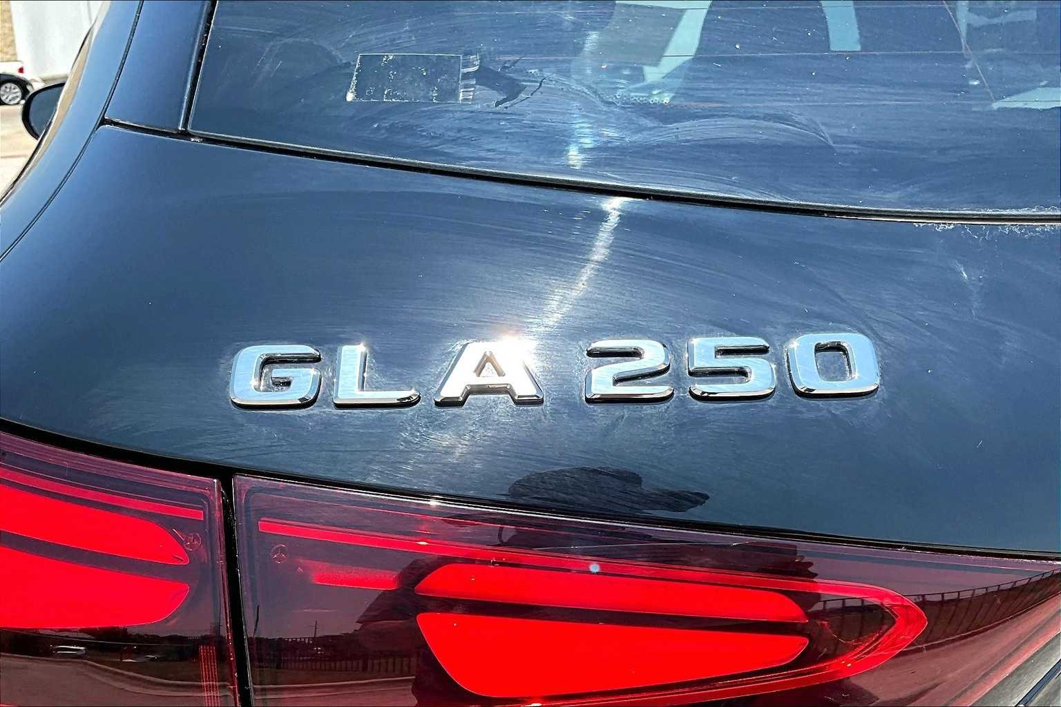 Used 2025 Night Black Mercedes-Benz GLA 250 image 7