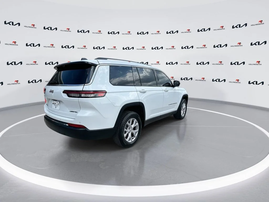 Used 2022 Bright White Clearcoat Jeep Limited image 8