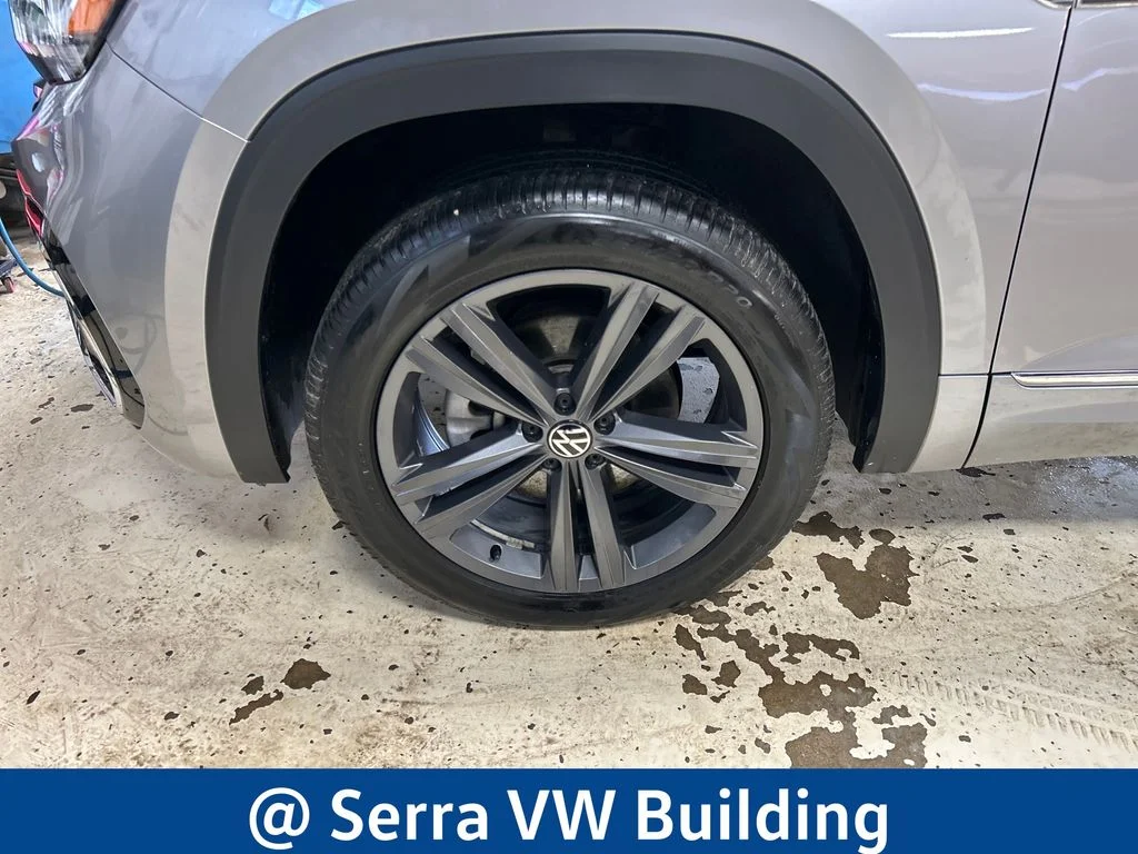 Used 2022  Volkswagen 3.6L V6 SEL R-Line image 11