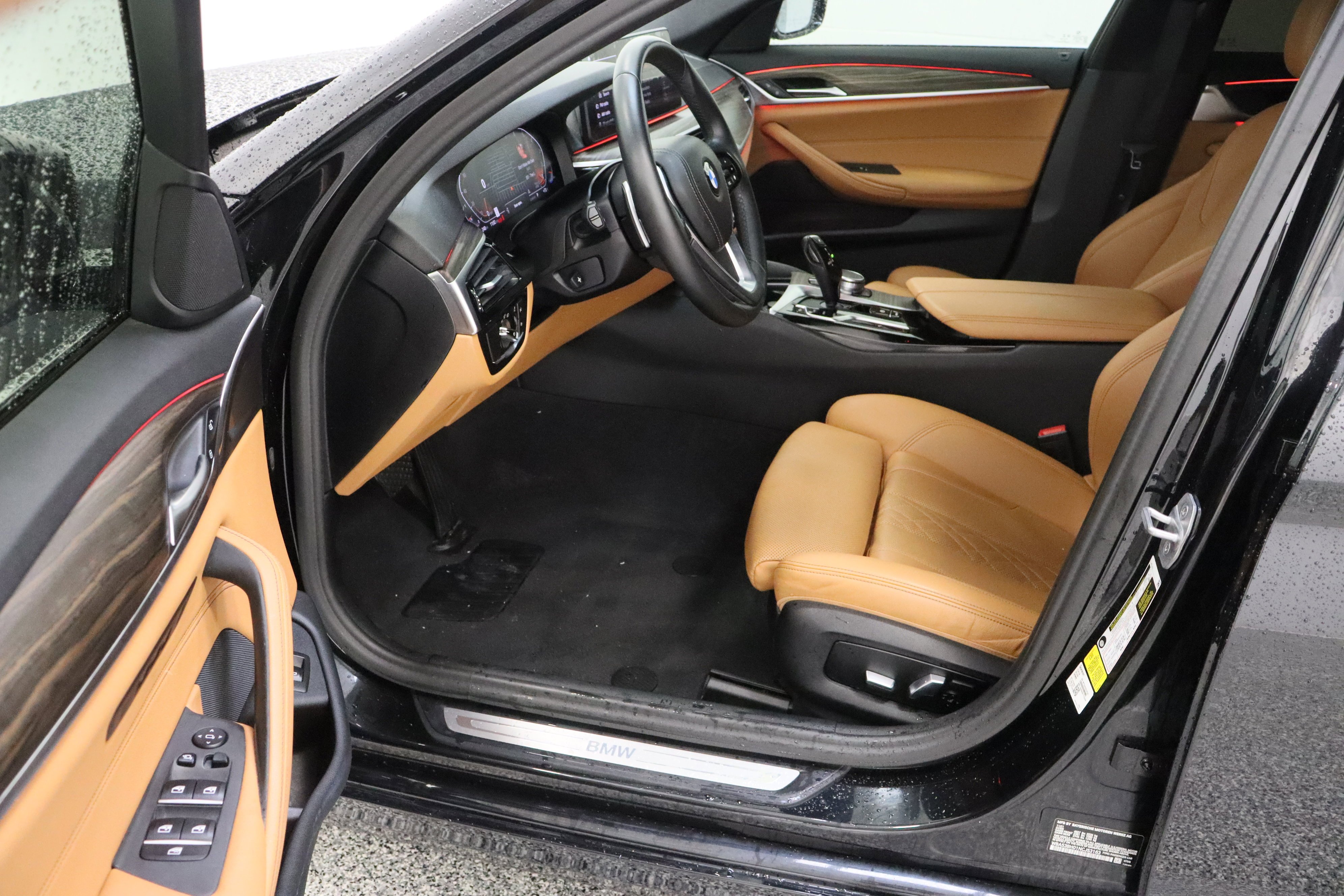 Used 2022 Black Sapphire Metallic BMW 530i xDrive 2.0T image 14