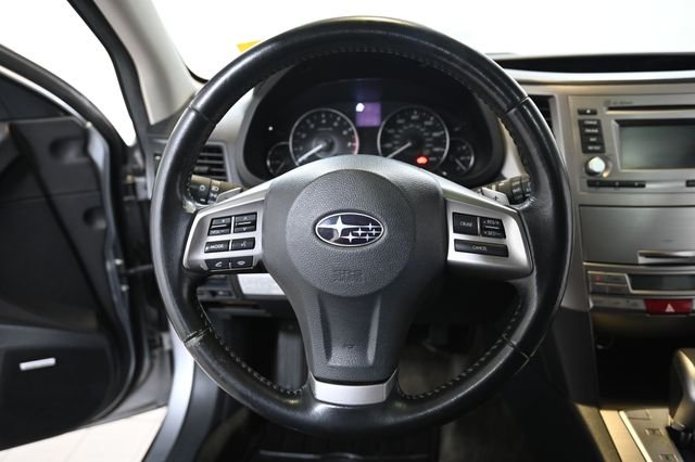 Used 2012 Silver Subaru 2.5i image 4