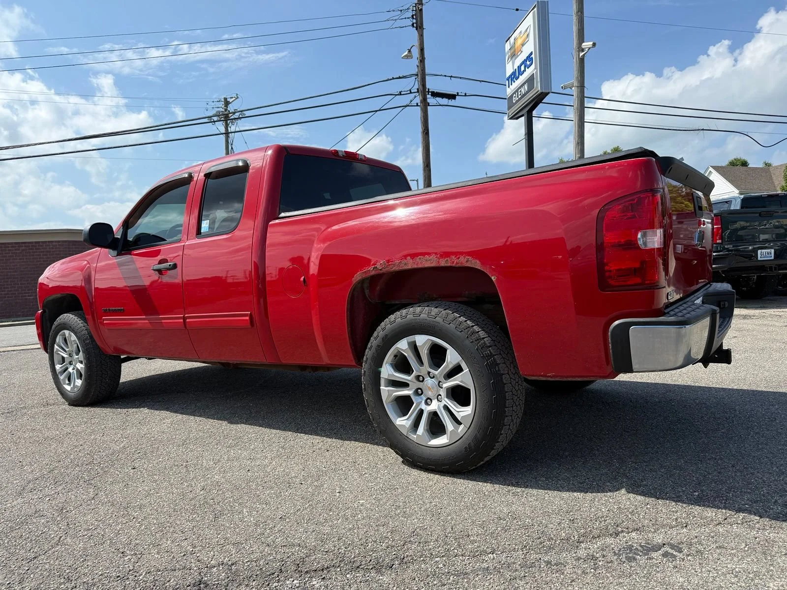 Used 2011 VICTORY RED Chevrolet LT image 5