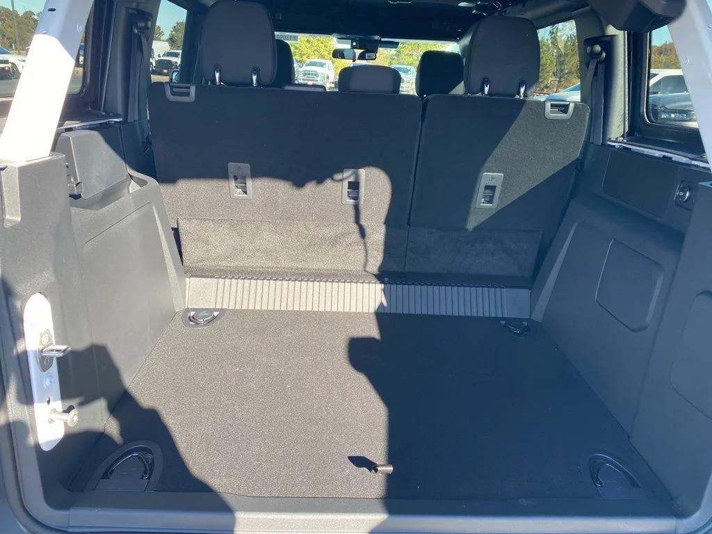 2025 Ford Bronco 4-Door Base - Photo 40