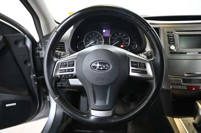 Used 2012 Silver Subaru 2.5i image 4