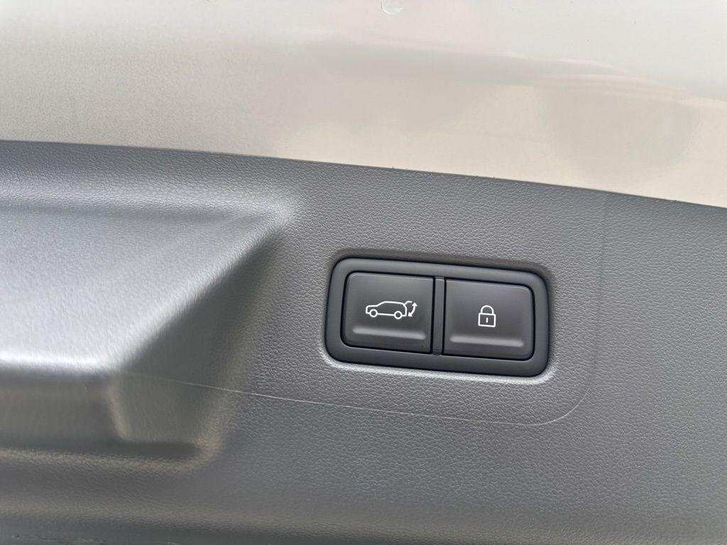 New 2026 Silver Hyundai SEL AWD image 28