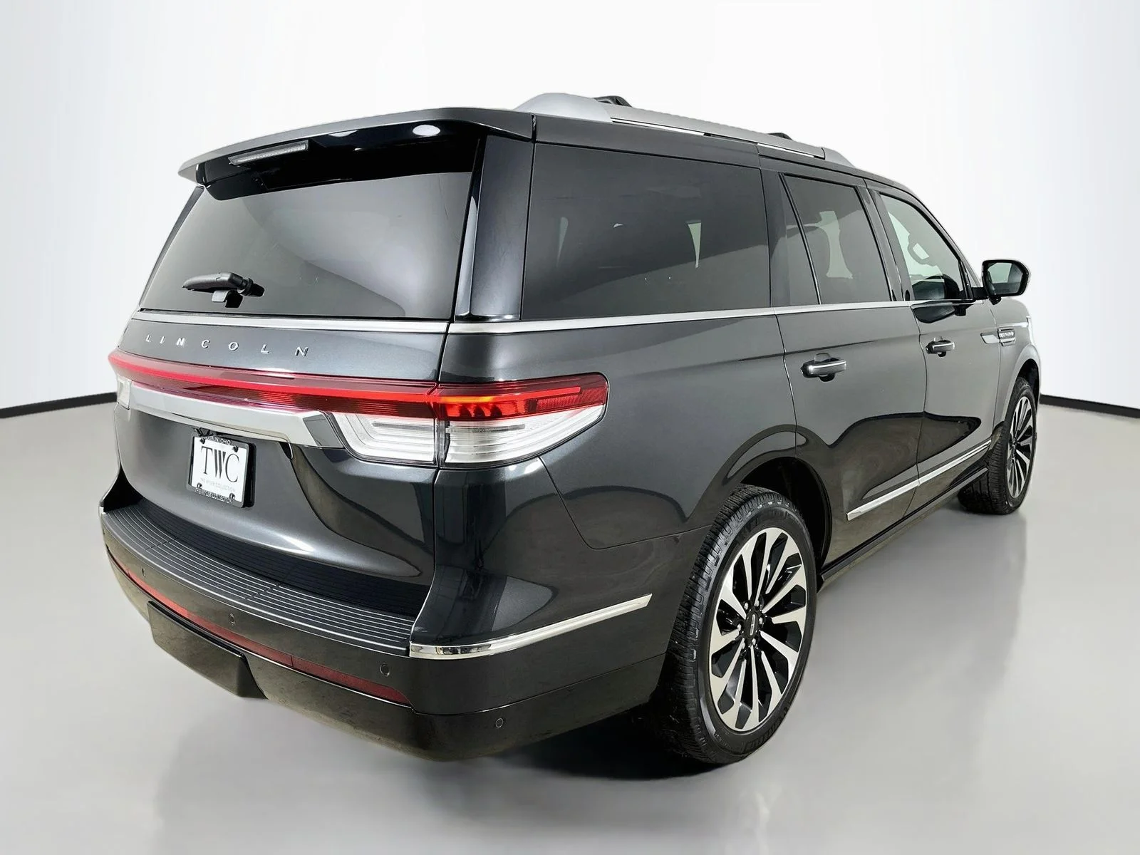 Used 2023 Gray Lincoln  image 5