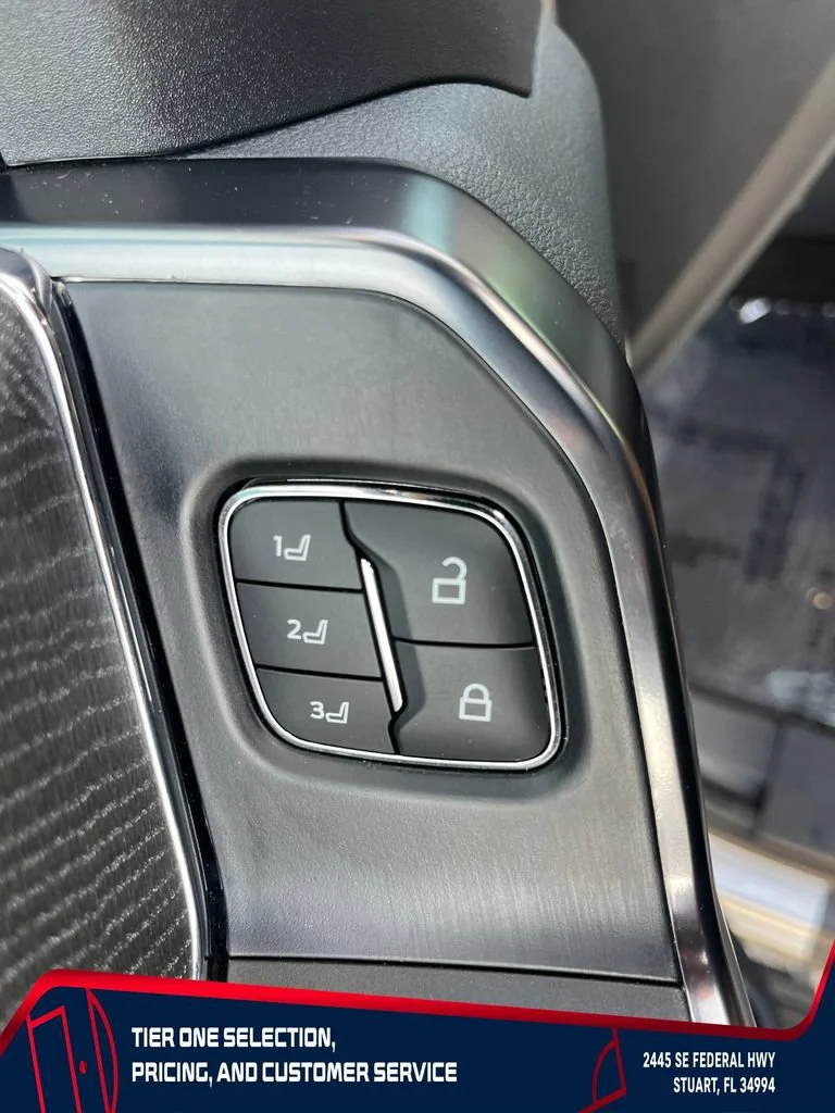 Used 2022  Ford XL image 13