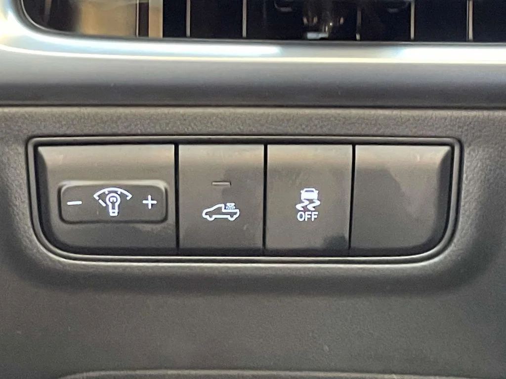 New 2026 White Hyundai SEL image 17