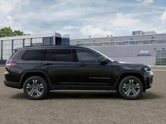 New 2027 High-Gloss Black Paint Jeep Limited image 12