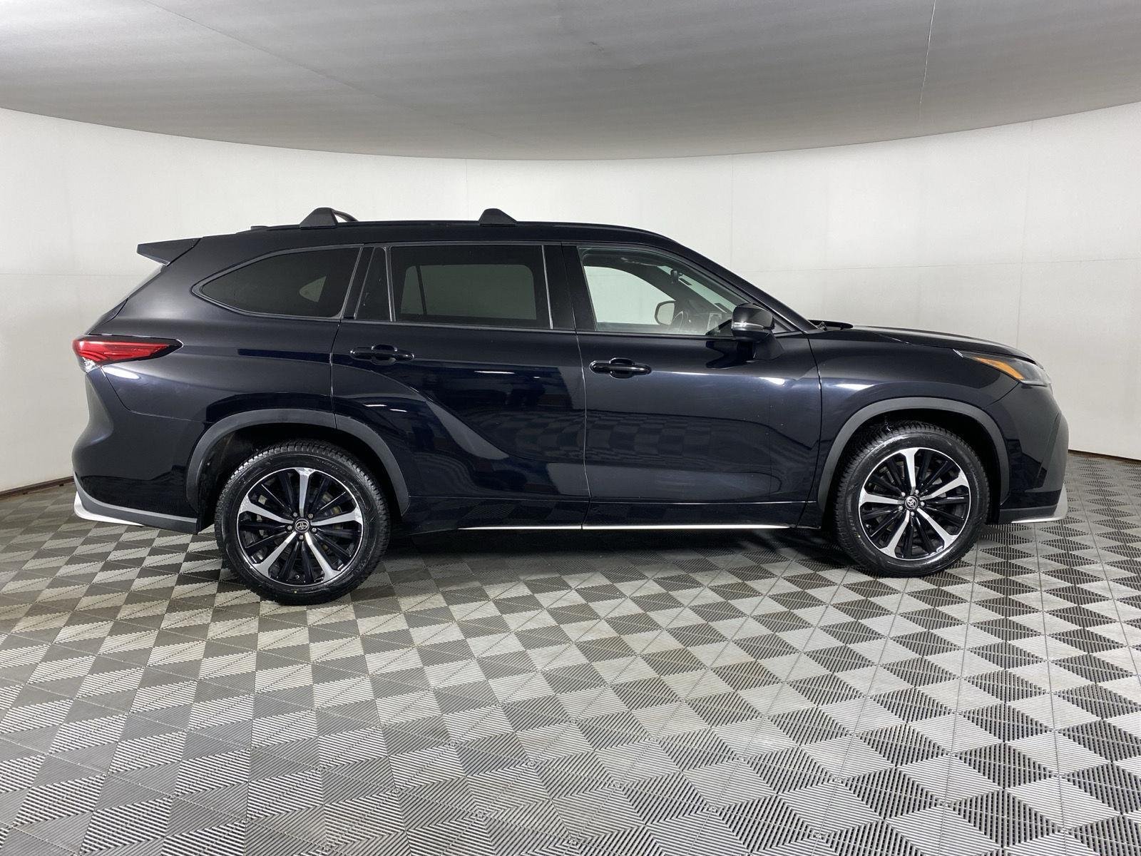 Used 2021 Midnight Black Metallic Toyota XSE image 18