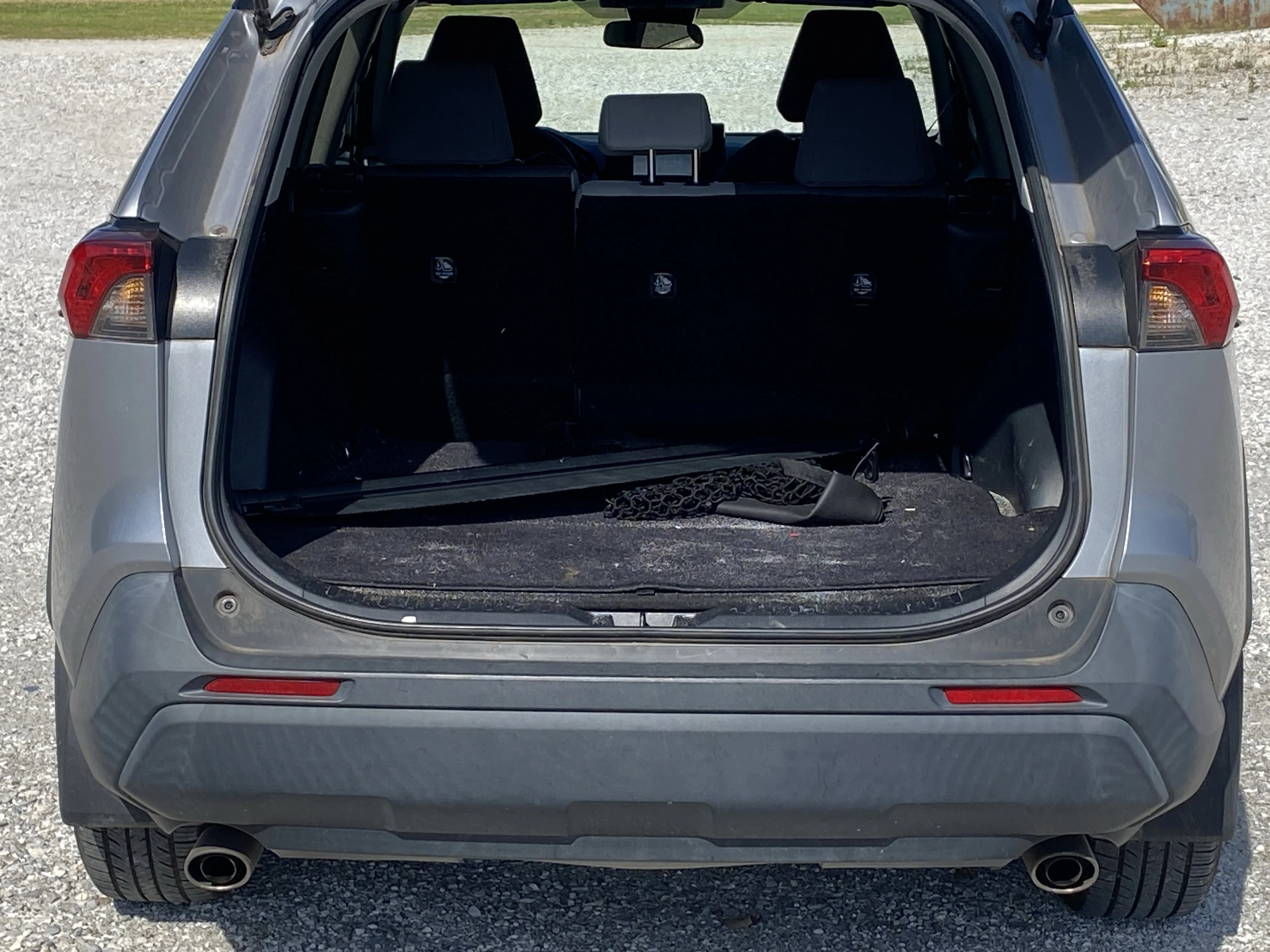 Used 2021 Silver Toyota XLE image 9