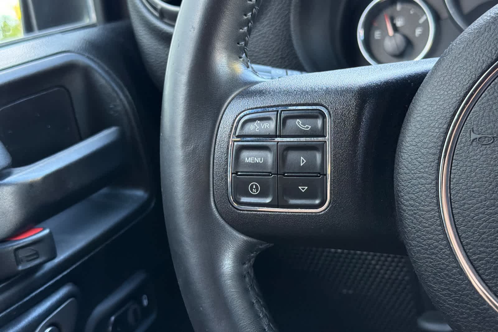 Used 2018 Granite Crystal Metallic Clearcoat Jeep Sport S image 23