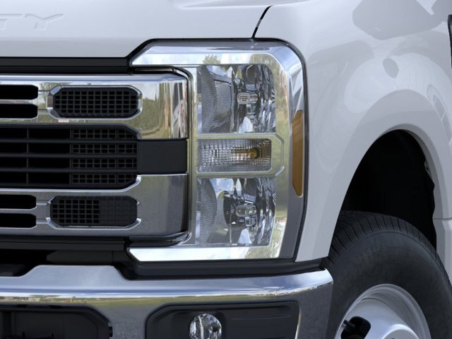 New 2025 Oxford White Ford XL image 45