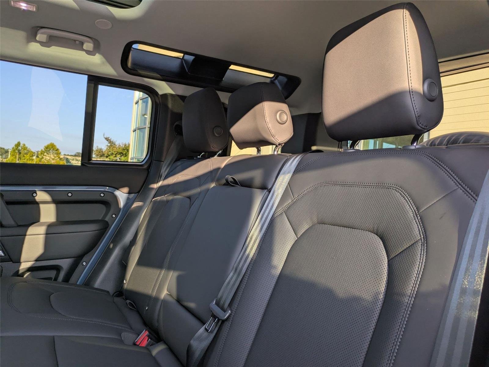 Used 2026 Tasman Blue Metallic Land Rover S image 28