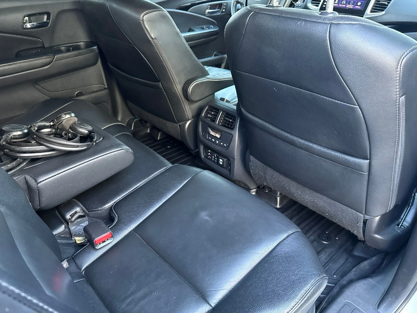 Used 2017 White Diamond Pearl Honda Touring image 29