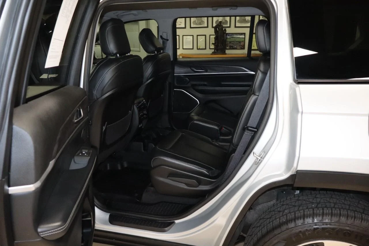 Used 2021 Silver Zynith Jeep Limited image 27