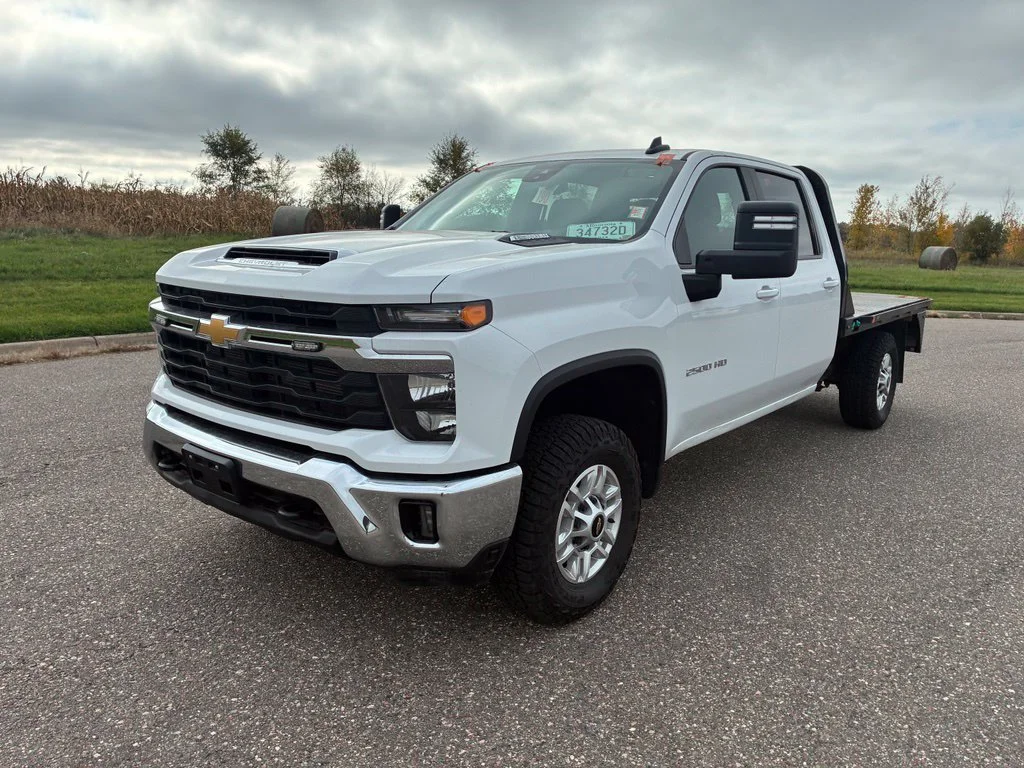 Used 2024 White Chevrolet LT image 4