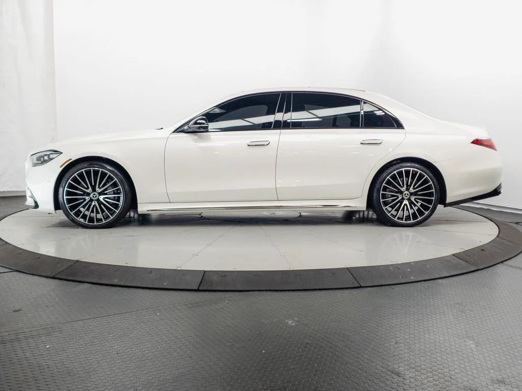 Used 2023 MANUFAKTUR Diamond White Mercedes-Benz S 580 image 4