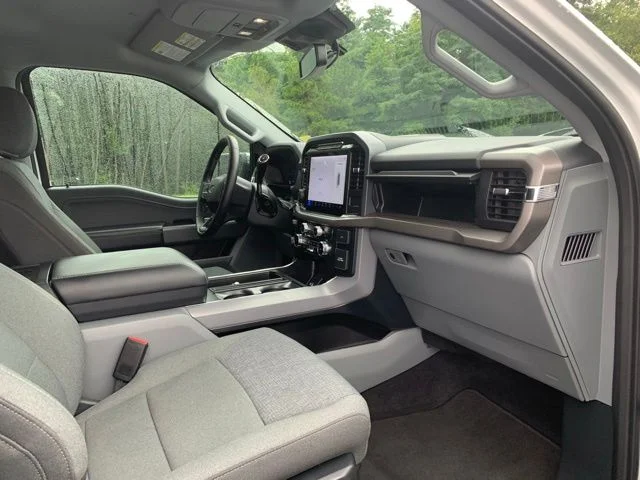 Certified Used 2024 Oxford White Ford XLT image 16