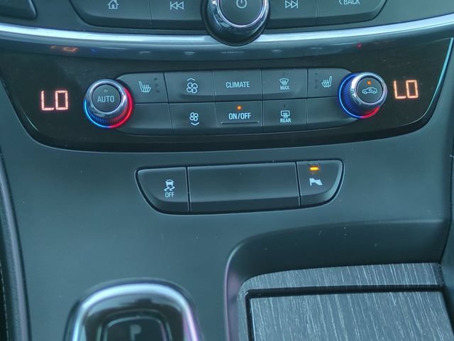 Used 2017 WHITE FROST TRICOAT Buick Essence image 19