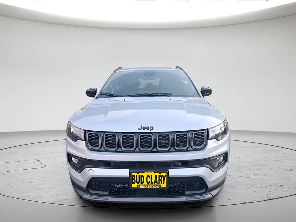 New 2026 Silver Zynith Metallic Clear-Coat Exterior Paint Jeep Latitude image 8