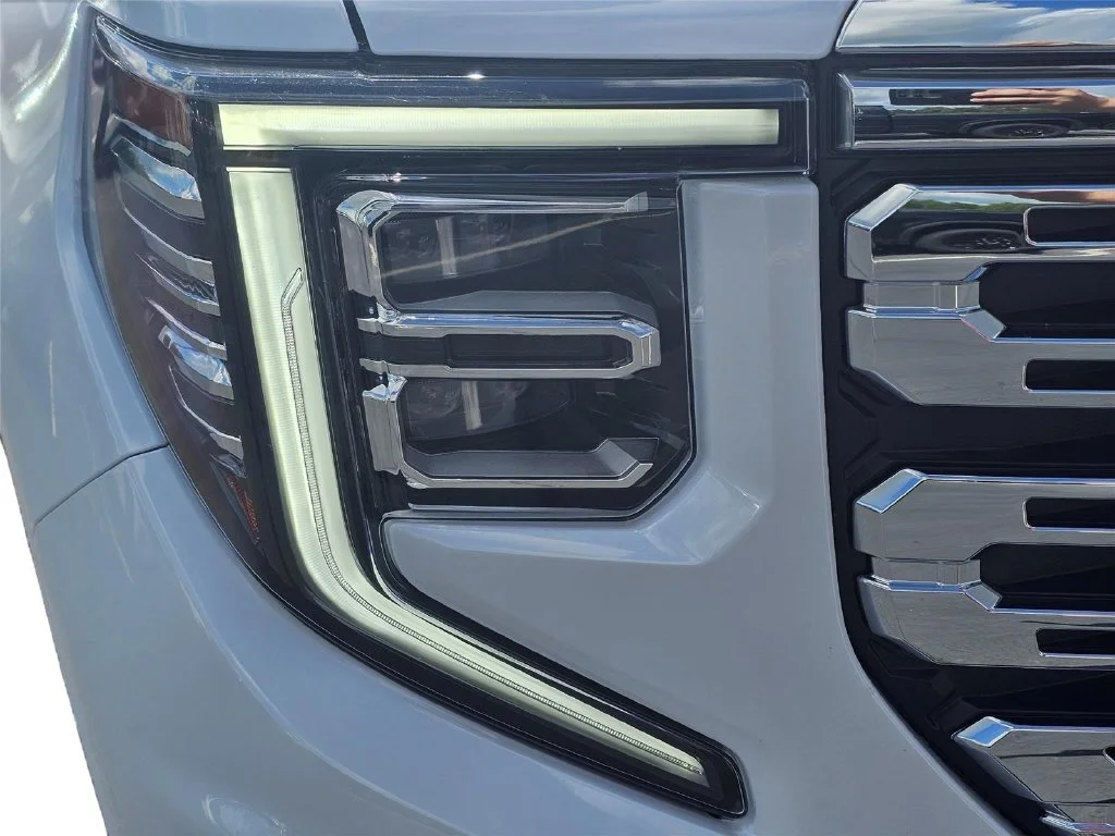 Used 2026 Glacier White Tricoat GMC Denali image 4