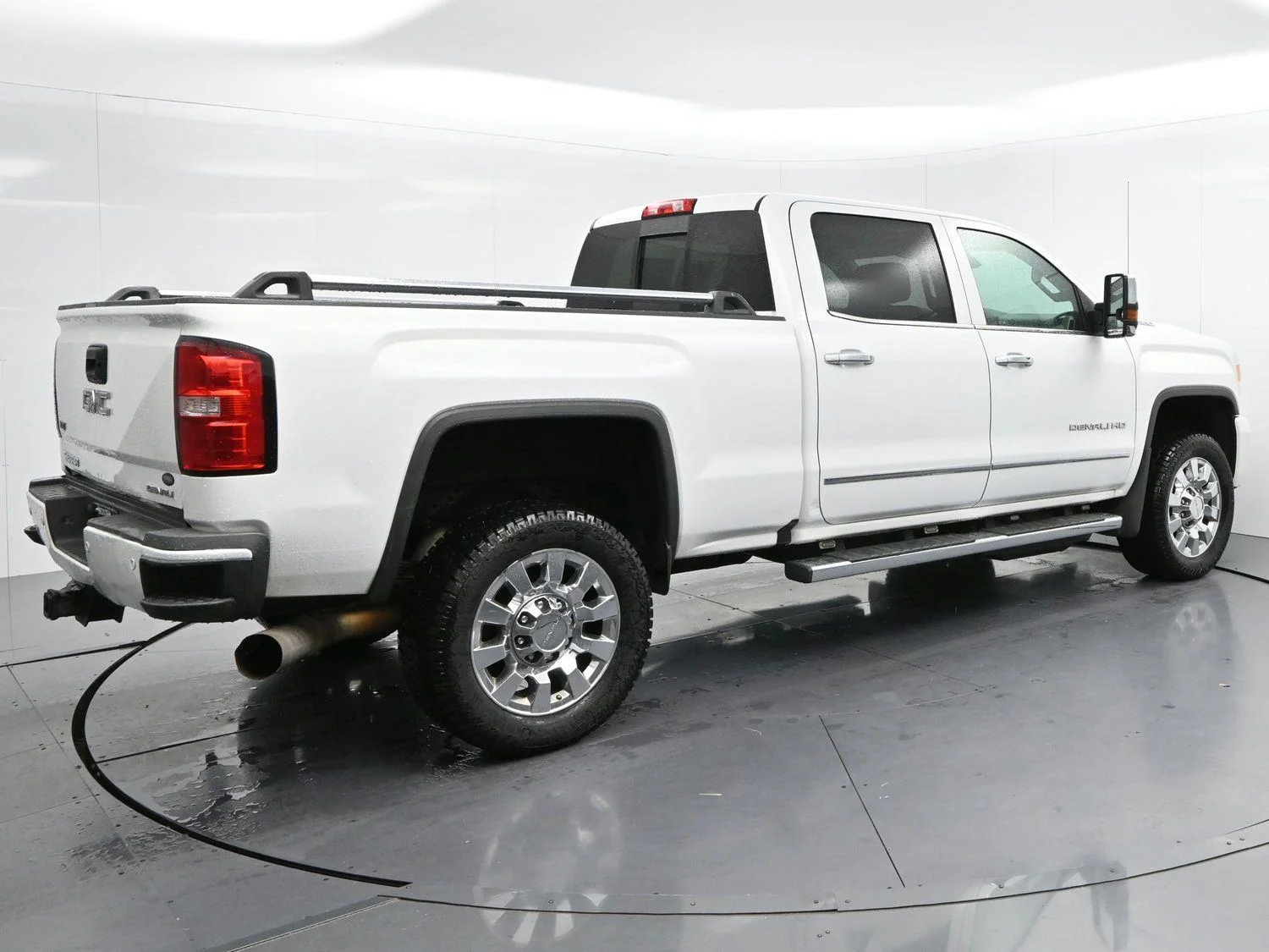 Used 2019 Summit White GMC Denali image 7