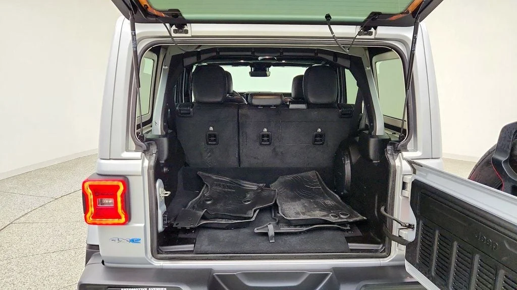 Used 2024 Silver Zynith Clearcoat Jeep Sahara 4x4 image 22