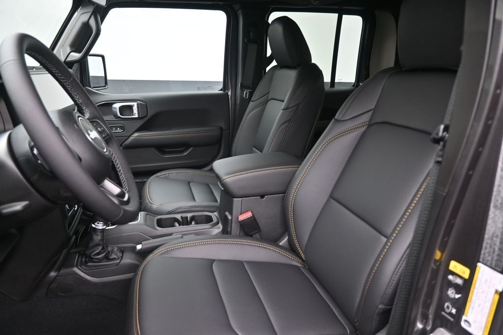 New 2026 Granite Crystal Metallic Clearcoat Jeep Texas Trail image 19