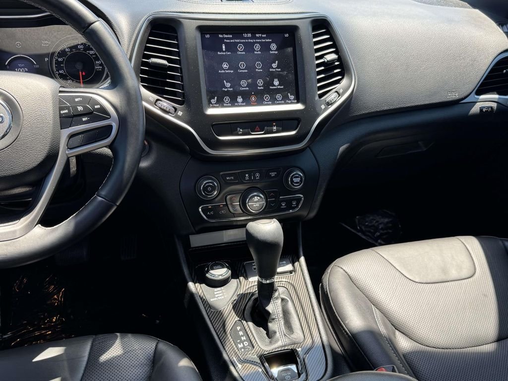 Used 2021 Green Jeep Latitude Lux image 3