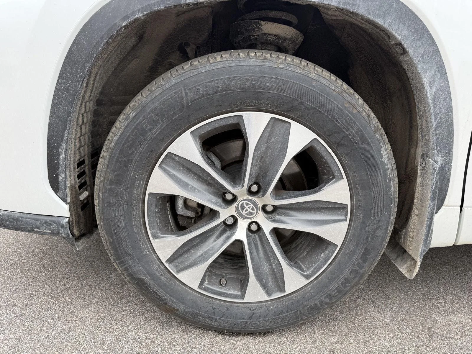 Used 2025 Wind Chill Pearl Toyota LE image 15