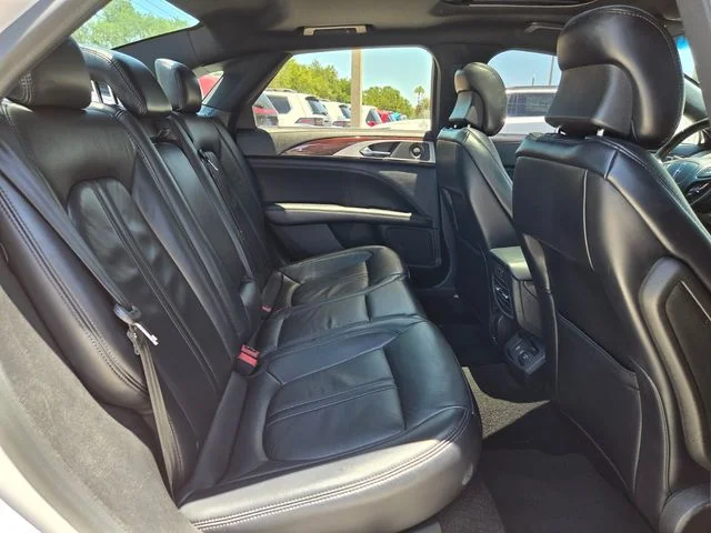 Certified Used 2019 White Lincoln Reserve image 17