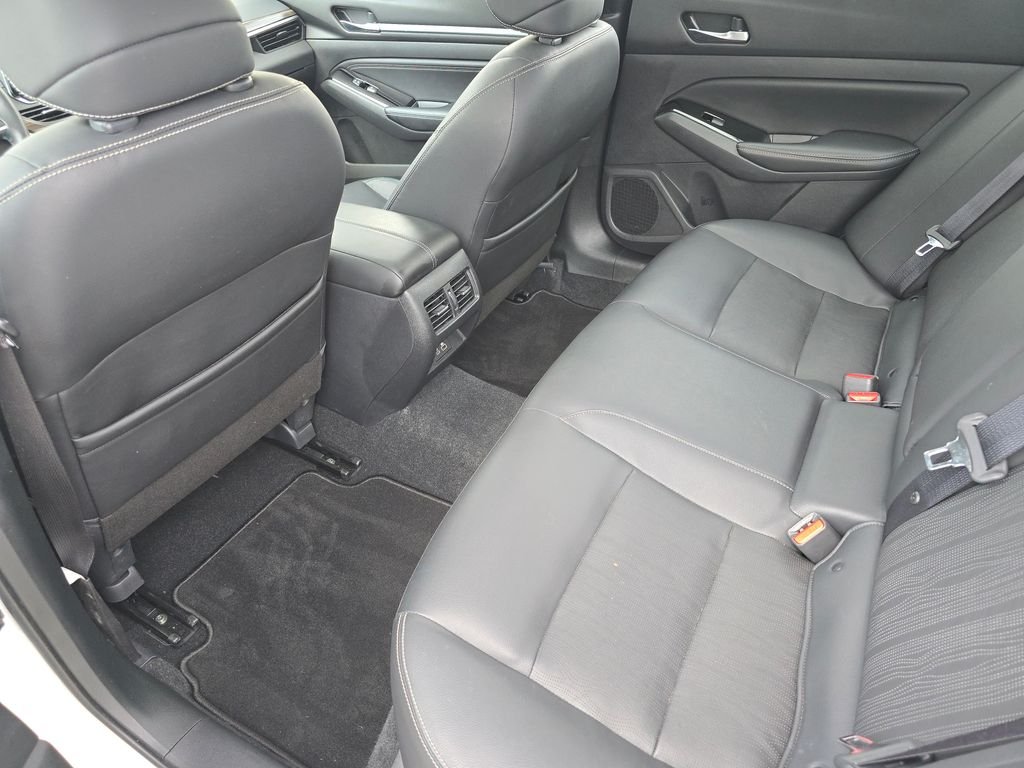 Used 2020 White Nissan 2.5 Platinum image 21