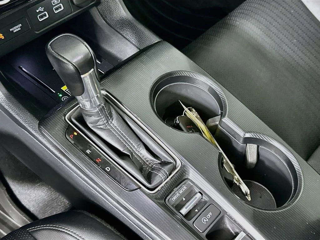 Used 2024 Morning Mist Metallic Honda Touring image 18
