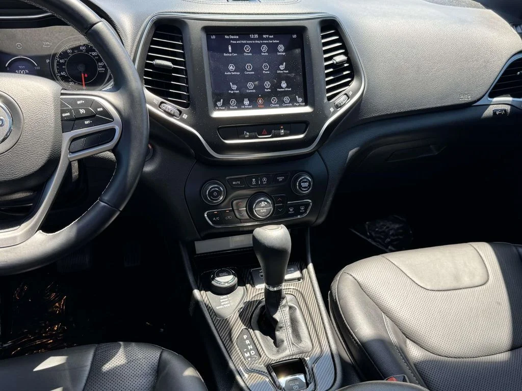 Used 2021 Green Jeep Latitude Lux image 3