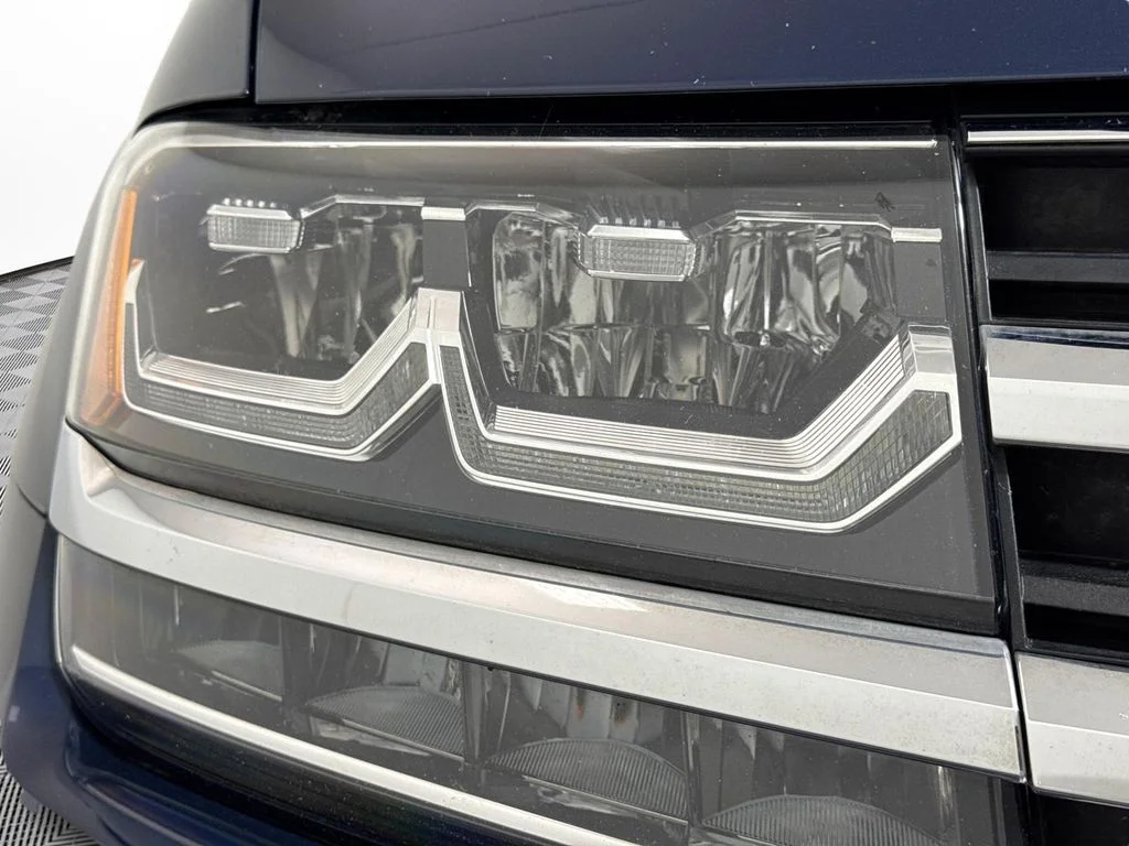 Used 2018 Blue Volkswagen SEL image 18