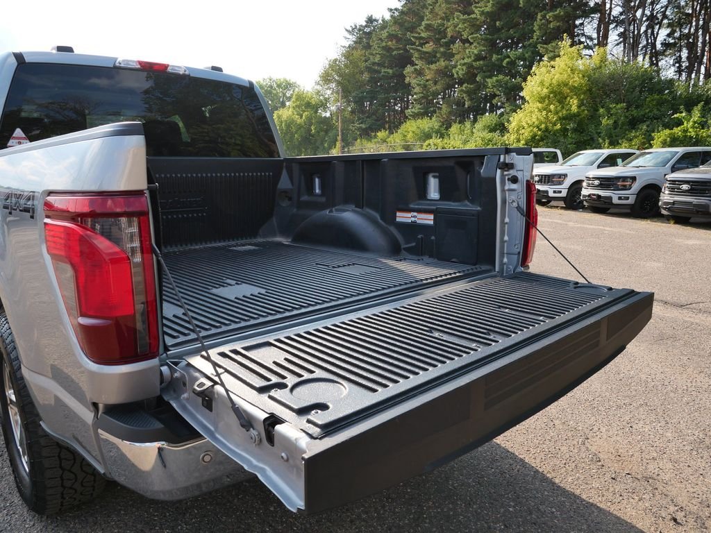 Used 2025 Silver Ford XLT image 9