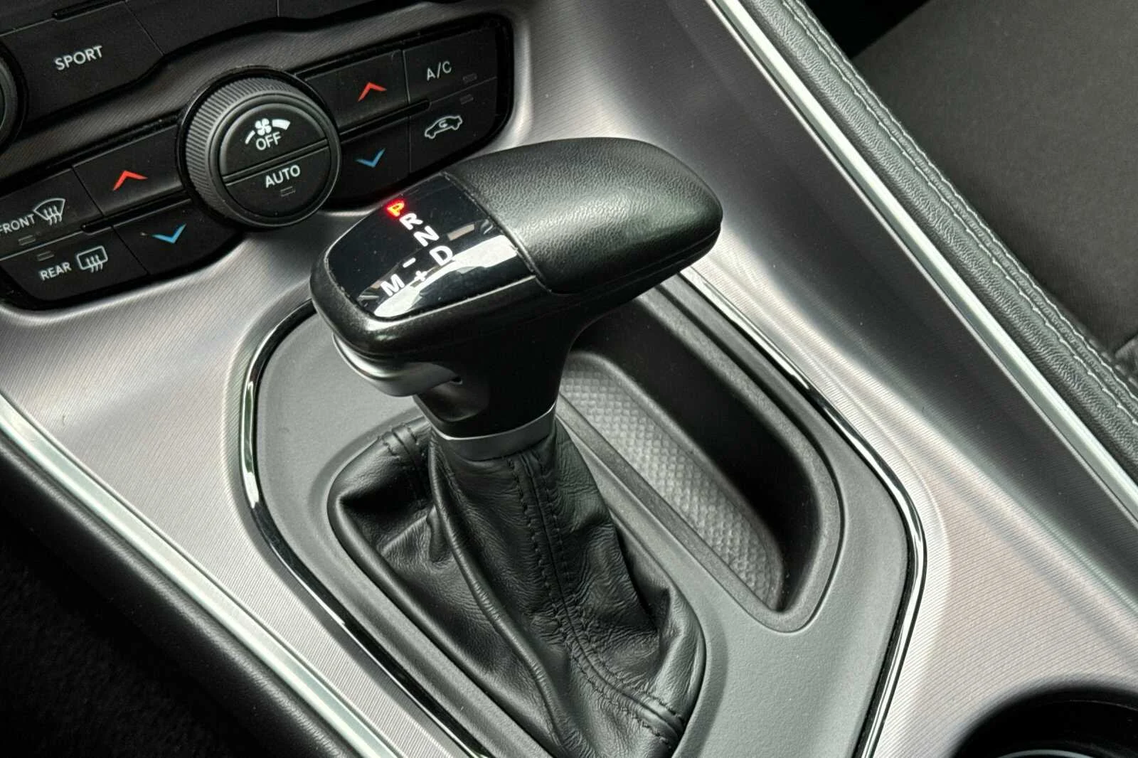 Used 2021 White Dodge SXT image 20
