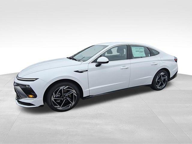 New 2026 White Hyundai SEL Sport image 4
