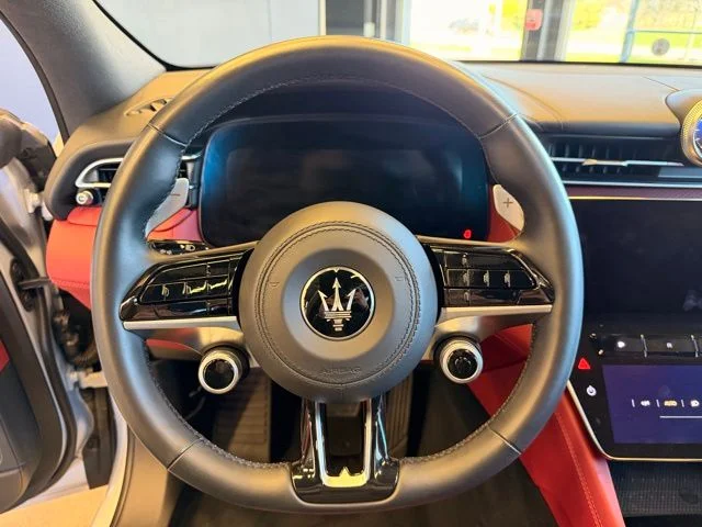Used 2023 White Maserati Modena image 21