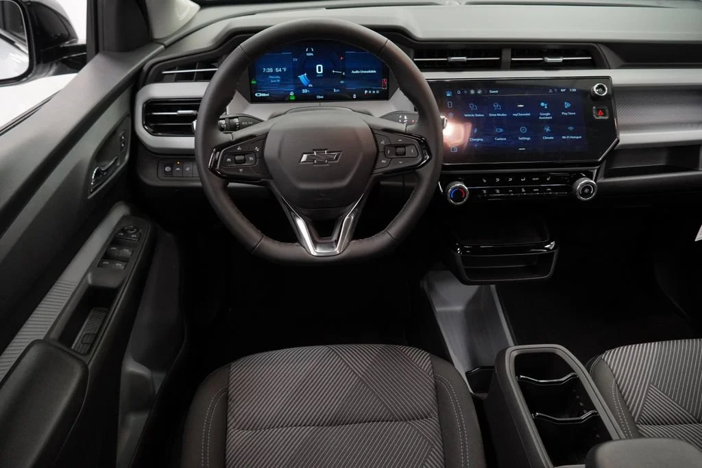 New 2027 Summit White Chevrolet LT image 12