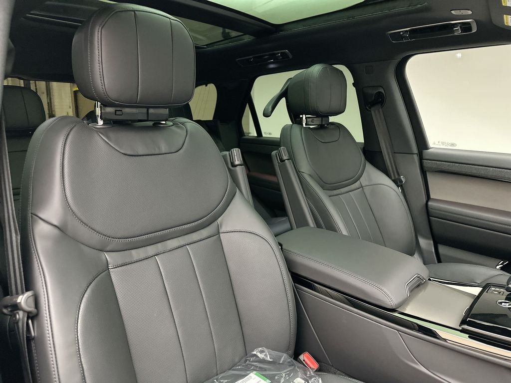 New 2027 Santorini Black Metallic Land Rover SE image 6