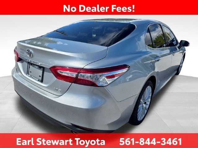 Used 2018 Silver Toyota XLE image 8