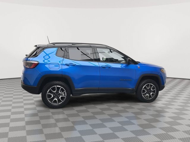Used 2025 Hydro Blue Pearlcoat Jeep Trailhawk image 34
