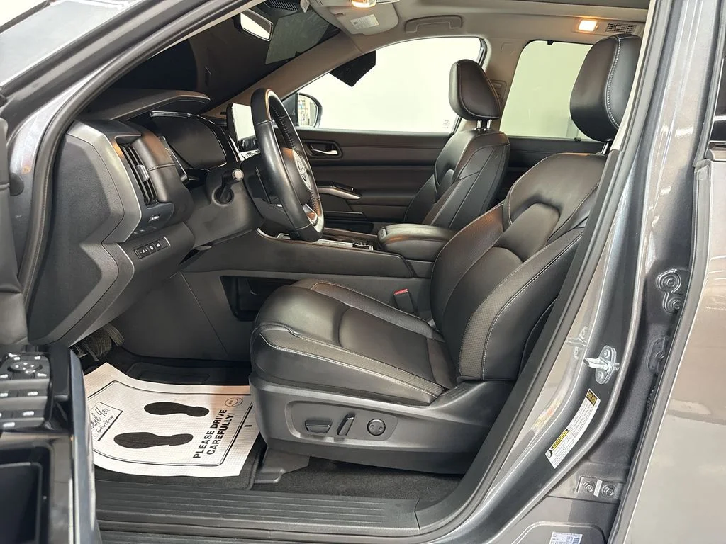 Used 2025 Gun Metallic Nissan SL image 12