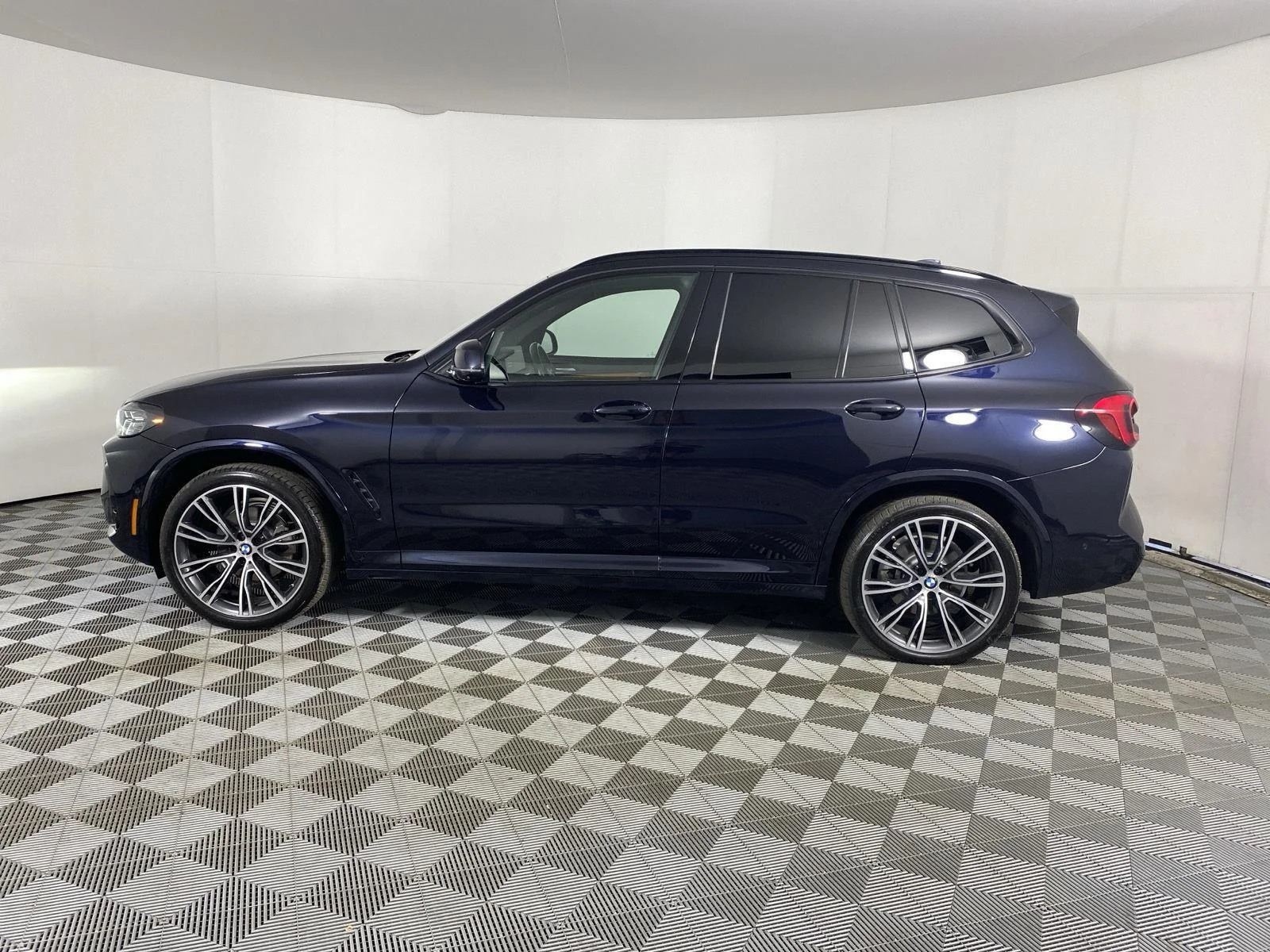 Used 2024 Carbon Black Metallic BMW xDrive30i image 13