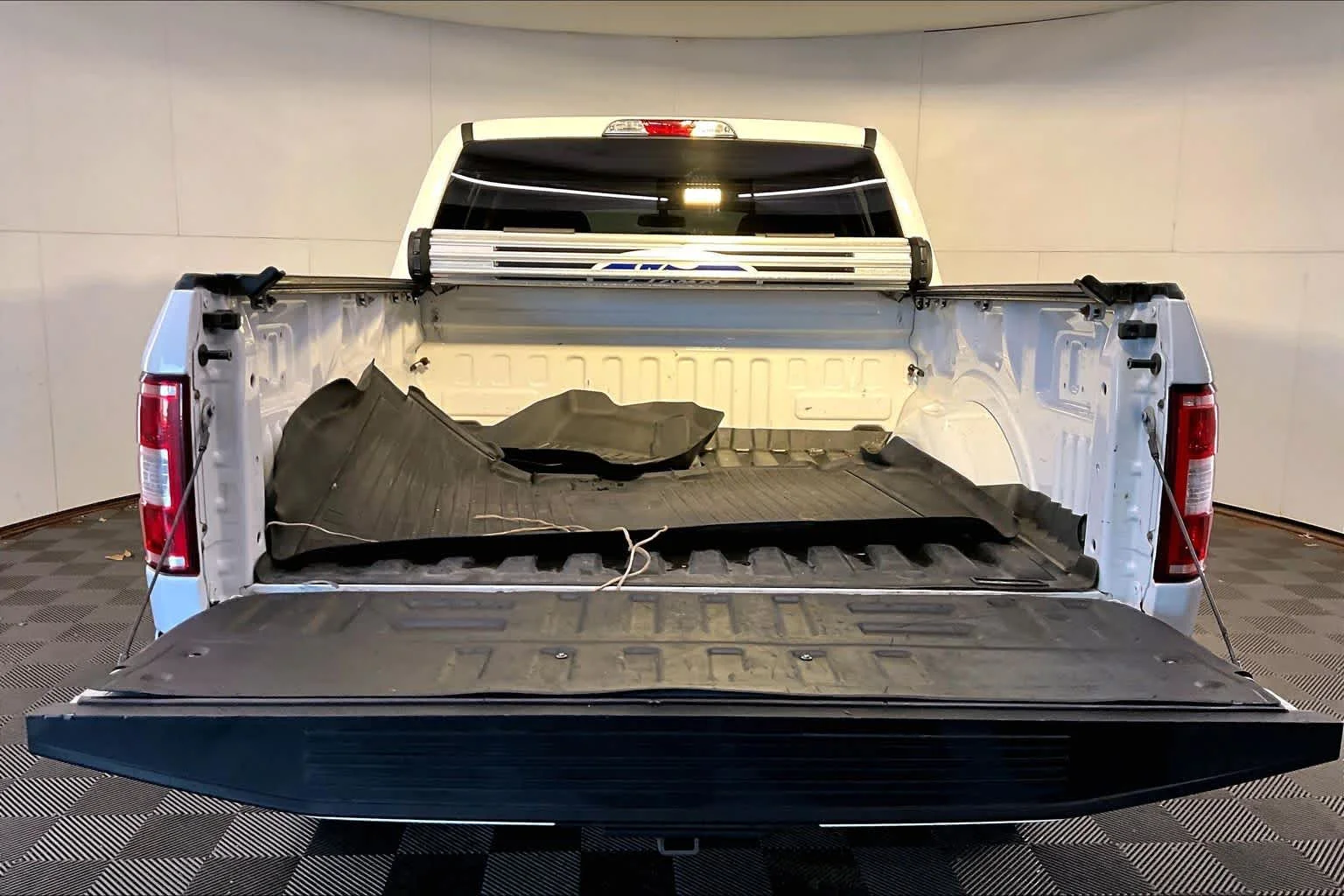 Used 2020 Oxford White Ford XL image 36