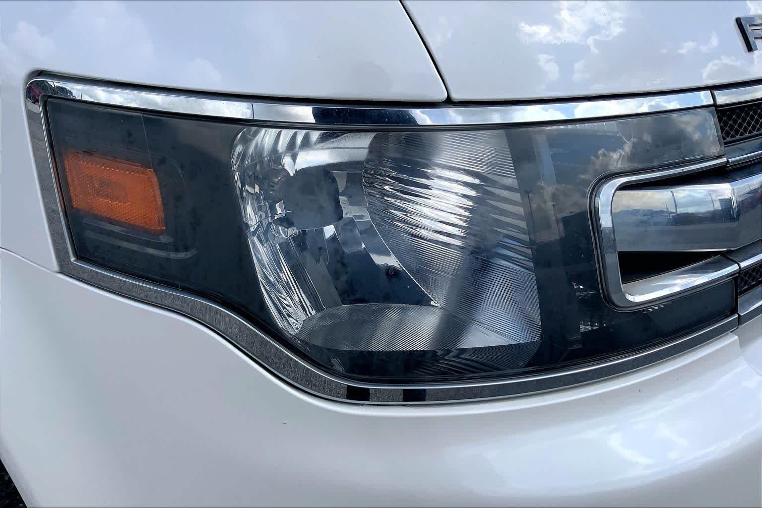 Used 2014 White Platinum Metallic Tri-Coat Ford SEL image 27