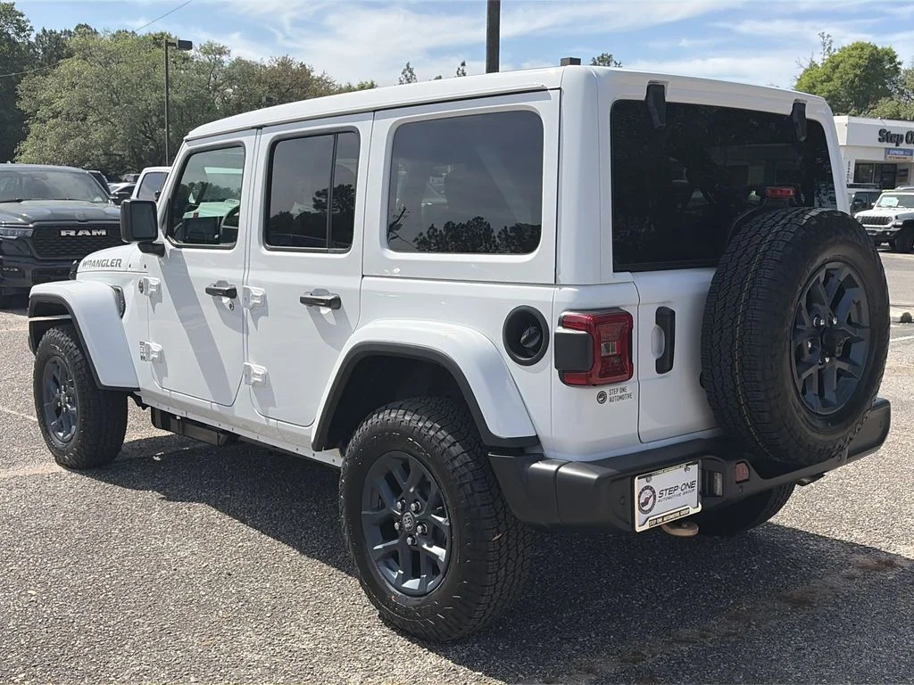 New 2026 Bright White Clear-Coat Exterior Paint Jeep 85th Anniversary Edition image 4