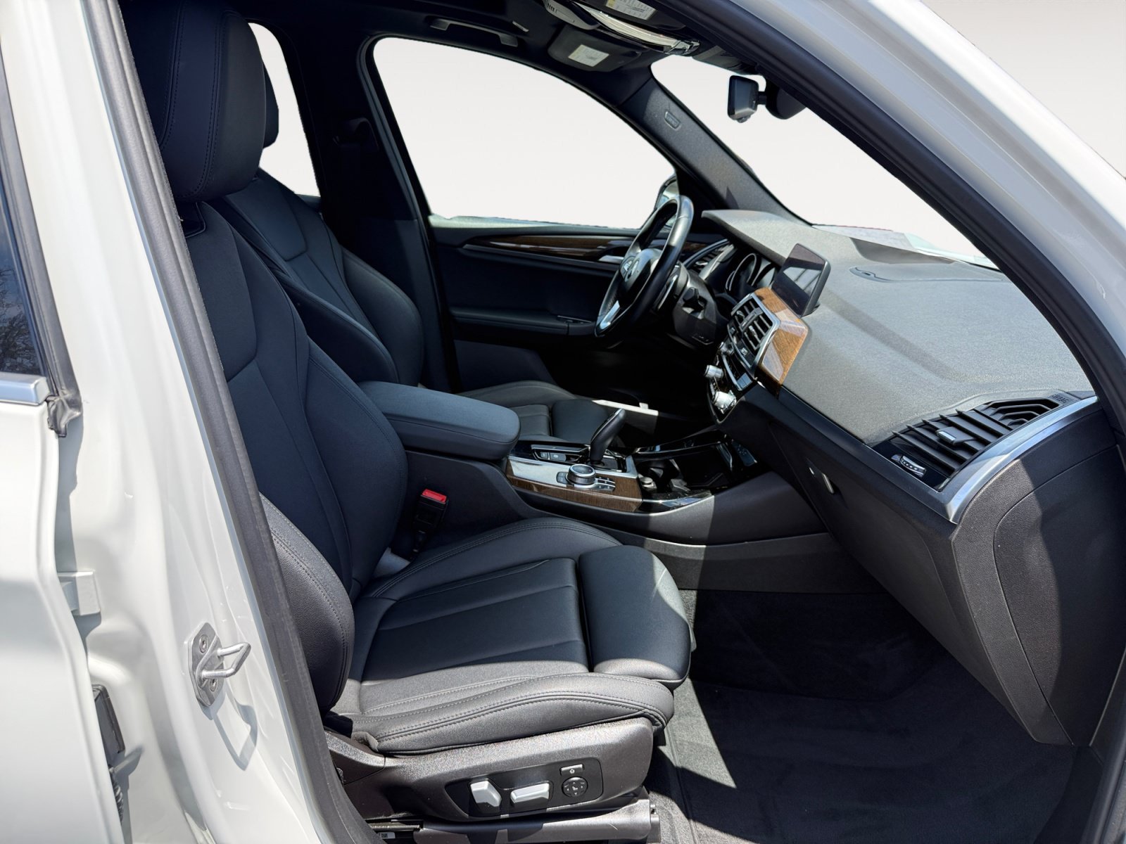 Used 2020 Alpine White BMW sDrive30i image 19